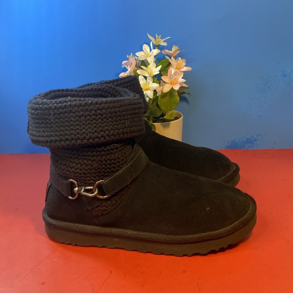 Ugg boots SZ 8 - Picture 2 of 7